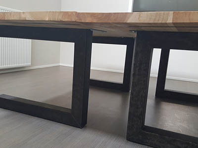 Bureautafel met stalen U poot en teak blad 4 cm