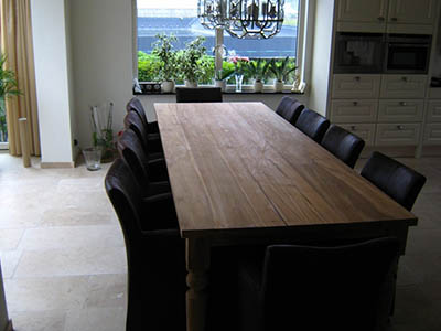 Grote eettafel voor tien stoelen 091112
