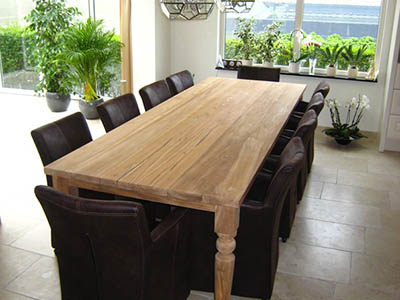 Grote eettafel voor tien stoelen 091112