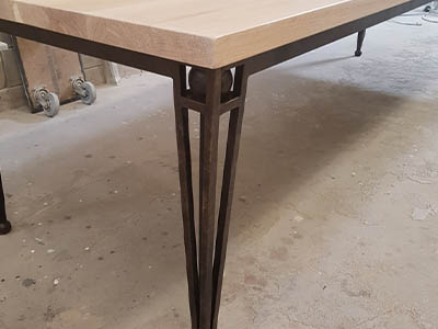 Industriele eetafel met eiken blad 180509