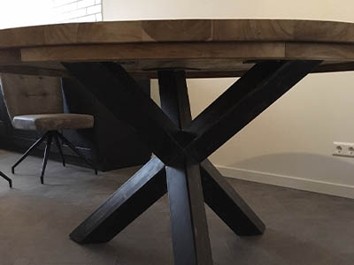 Teak oud houten eettafel met stalen onderstel 171004